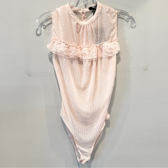 Forever 21 Pale Pink Sleeveless Lace Bodysuit with Button Back NWT - Picture 3 of 11